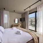 Madora פורץ