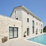 Madora